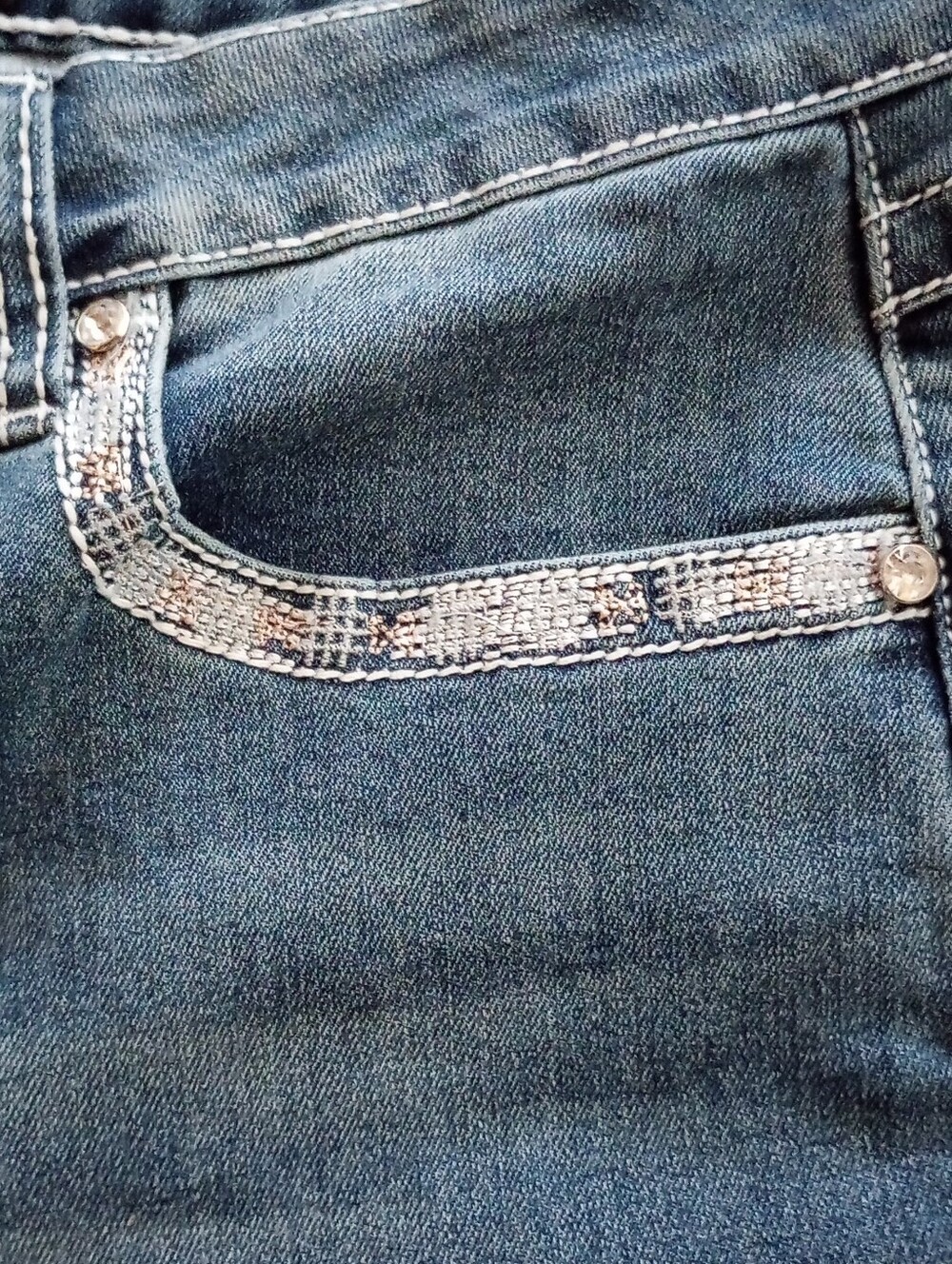Capris - Picture 4 of 7